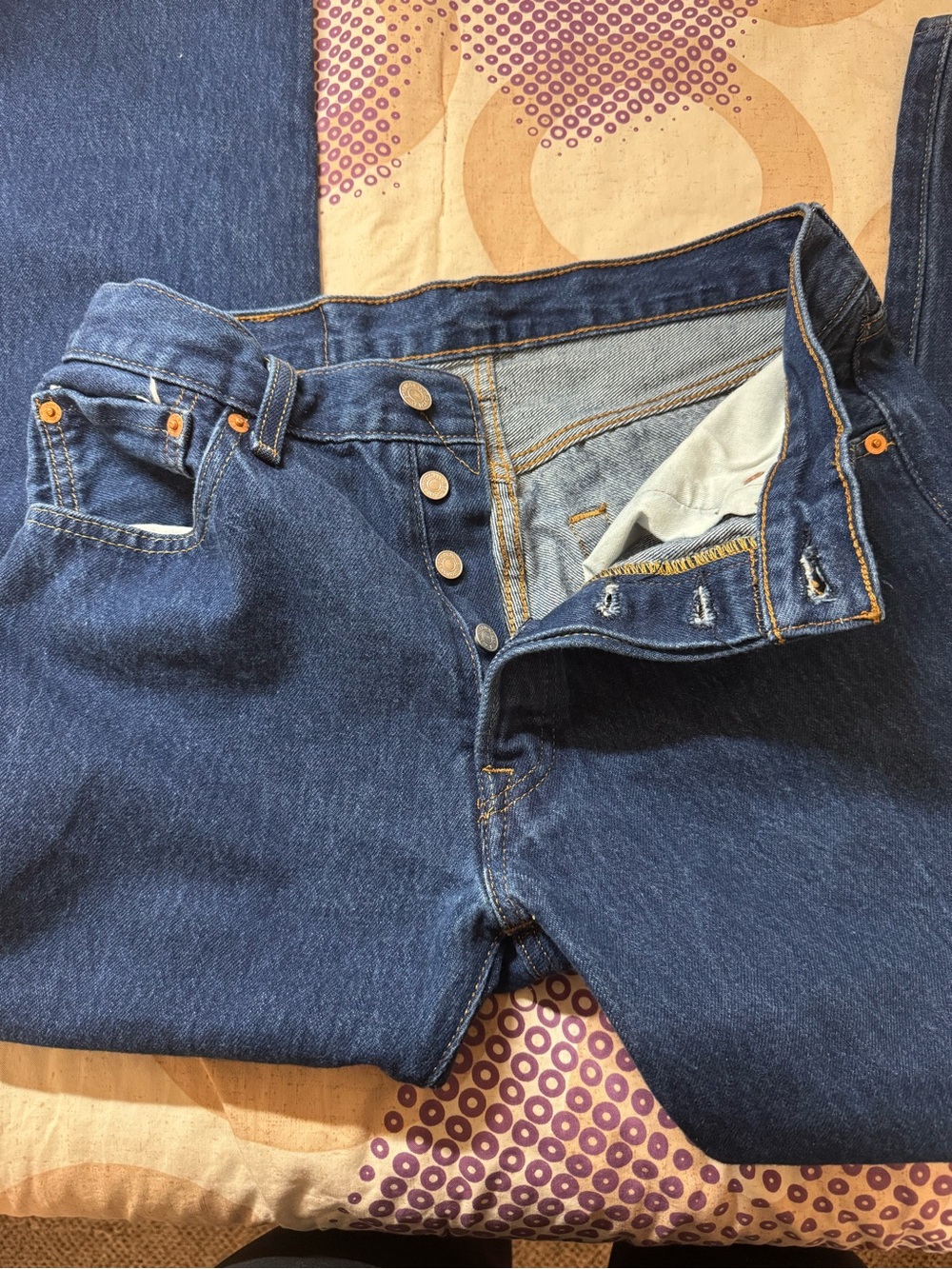 Levi's 501 Men’s Dark Blue Jeans with Tan Patch.
Size 32W 32L - Picture 6 of 9